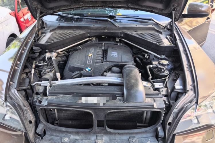 Used BMW X5 2011 xDrive35i U.S. specification Engine Bay