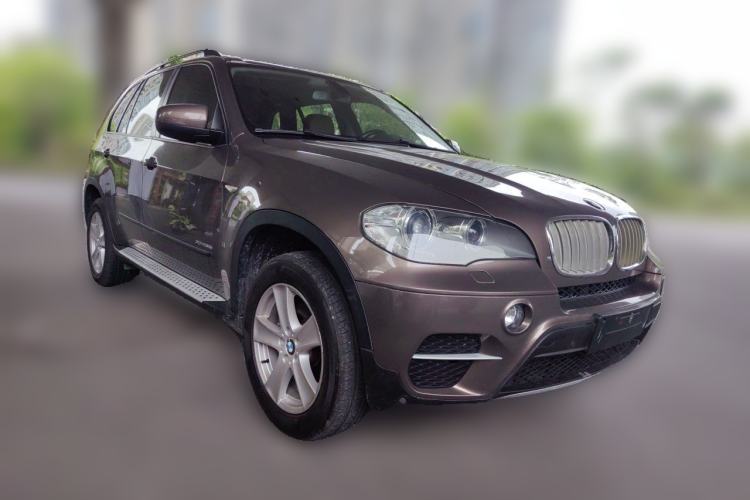 Used BMW X5 2011 xDrive35i Leading Model Front Right 45 Deg