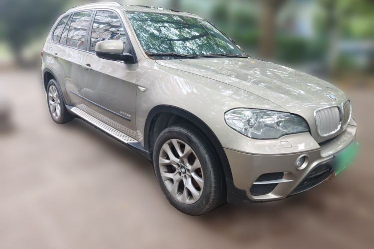 Used BMW X5 2011 xDrive35i Luxury Model Front Right 45 Deg
