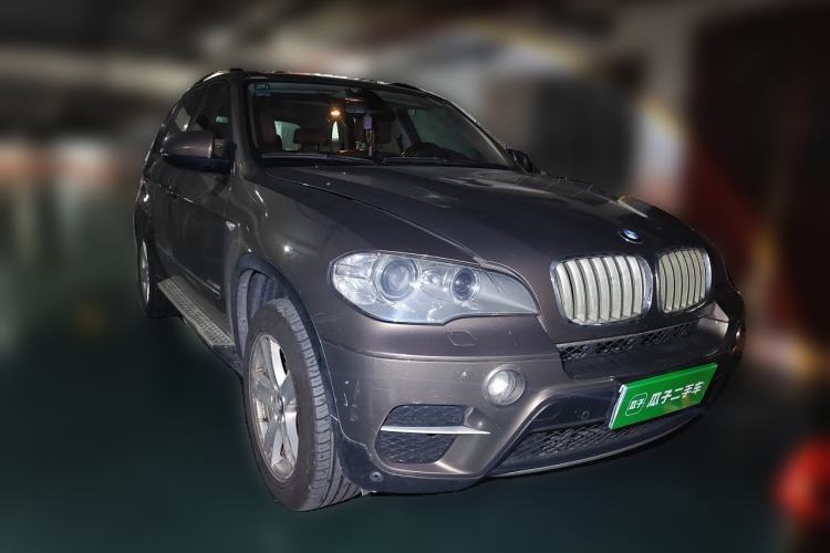 Used BMW X5 2011 xDrive35i Leading Model Front Right 45 Deg