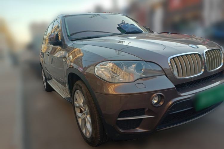 Used BMW X5 2011 xDrive35i Luxury Model Front Right 45 Deg