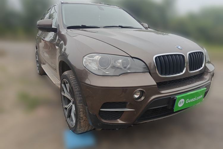 Used BMW X5 2011 xDrive35i Leading Model Front Right 45 Deg