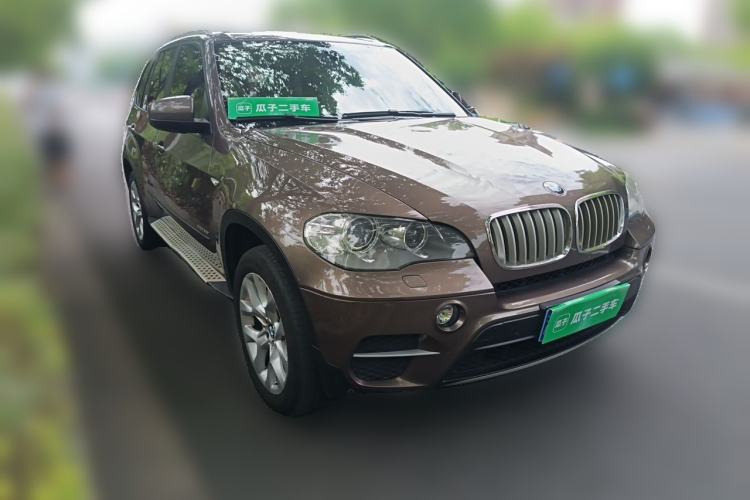 Used BMW X5 2011 xDrive35i Luxury Model Front Right 45 Deg