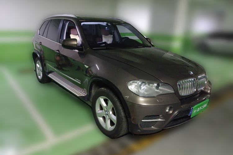 Used BMW X5 2011 xDrive35i Leading Model Front Right 45 Deg