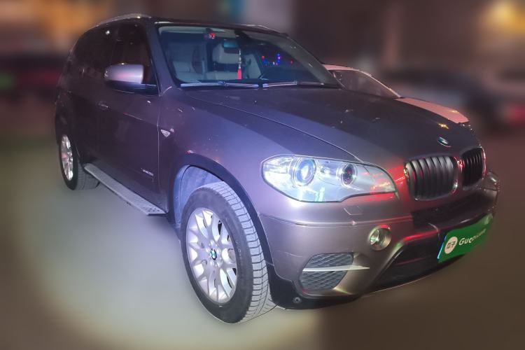 Used BMW X5 2011 xDrive35i Leading Model Front Right 45 Deg