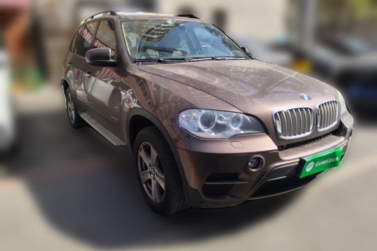Used BMW X5 2011 xDrive35i Leading Model Front Right 45 Deg