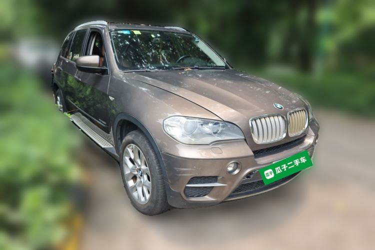 Used BMW X5 2011 xDrive35i Luxury Model Front Right 45 Deg