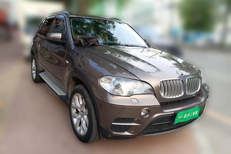 Used BMW X5 2011 xDrive35i Luxury Model Front Right 45 Deg