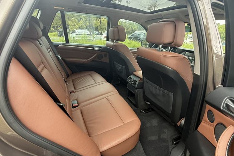 Used BMW X5 2011 xDrive35i Leading Model Interior 1