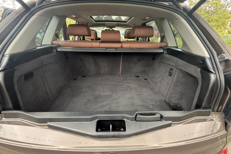 Used BMW X5 2011 xDrive35i Leading Model Interior 2