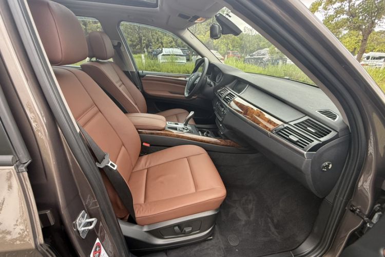 Used BMW X5 2011 xDrive35i Leading Model Interior 4