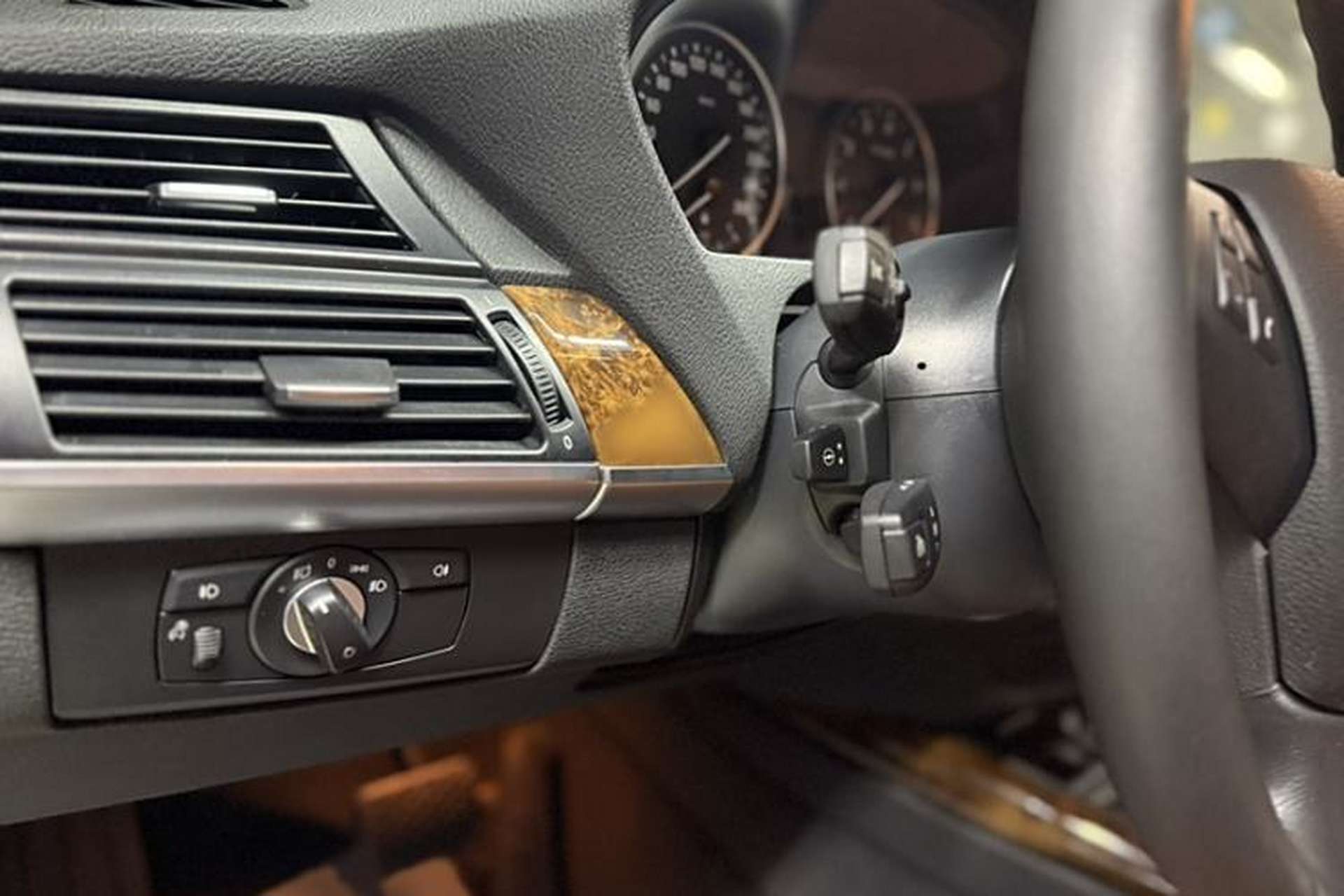 Used BMW X5 2011 xDrive35i Leading Model Interior 5