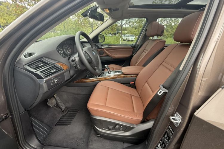 Used BMW X5 2011 xDrive35i Leading Model Interior 9