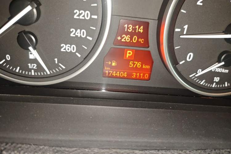 Used BMW X5 2011 xDrive35i Luxury Edition Odometer Close Up