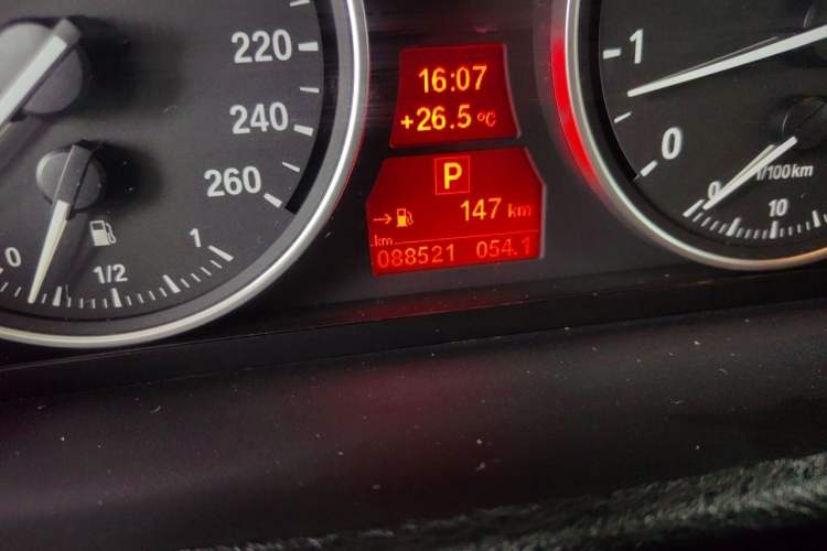 Used BMW X5 2011 xDrive35i Leading Model Odometer Close Up