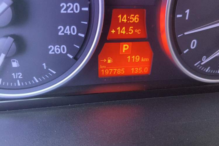 Used BMW X5 2011 xDrive35i Leading Model Odometer Close Up