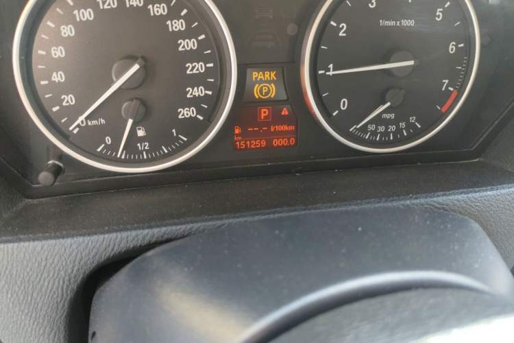 Used BMW X5 2011 xDrive35i Leading Model Odometer Close Up