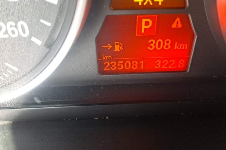 Used BMW X5 2011 xDrive35i Leading Model Odometer Close Up