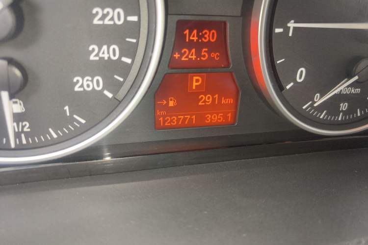 Used BMW X5 2011 xDrive35i Leading Model Odometer Close Up