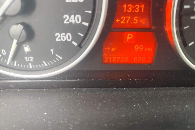 Used BMW X5 2011 xDrive35i Leading Model Odometer Close Up