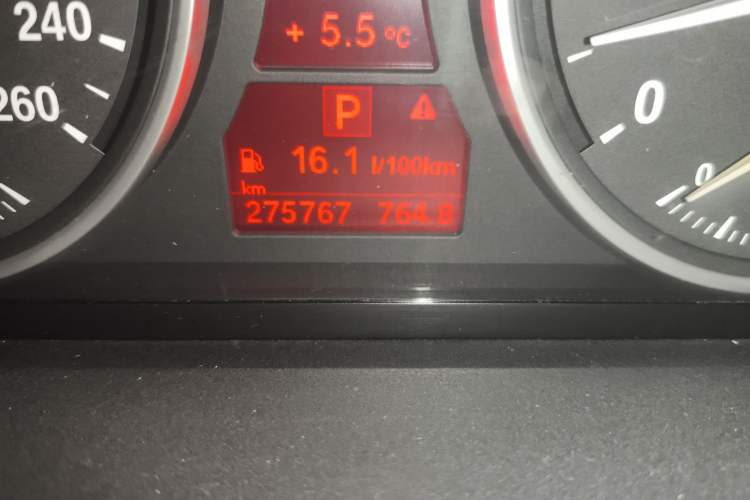Used BMW X5 2011 xDrive35i Leading Model Odometer Close Up