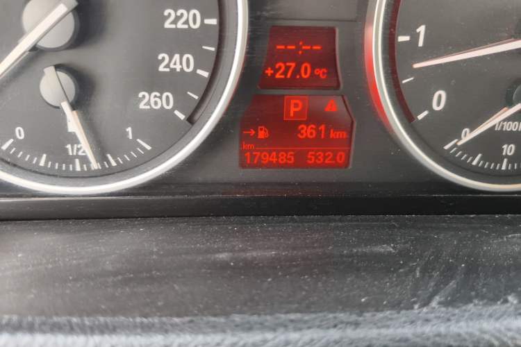 Used BMW X5 2011 xDrive35i Leading Model Odometer Close Up
