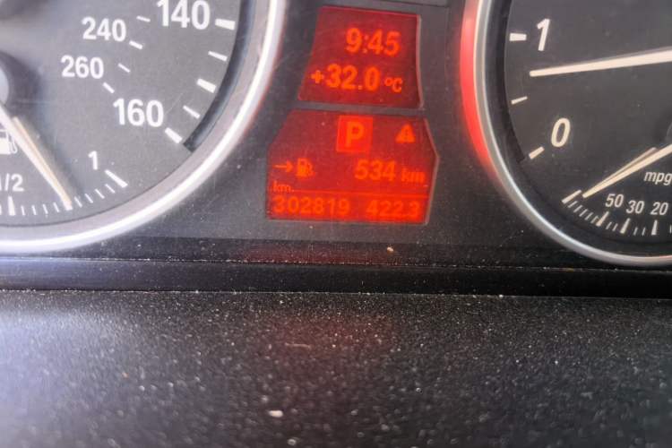 Used BMW X5 2011 xDrive35i U.S. specification Odometer Close Up