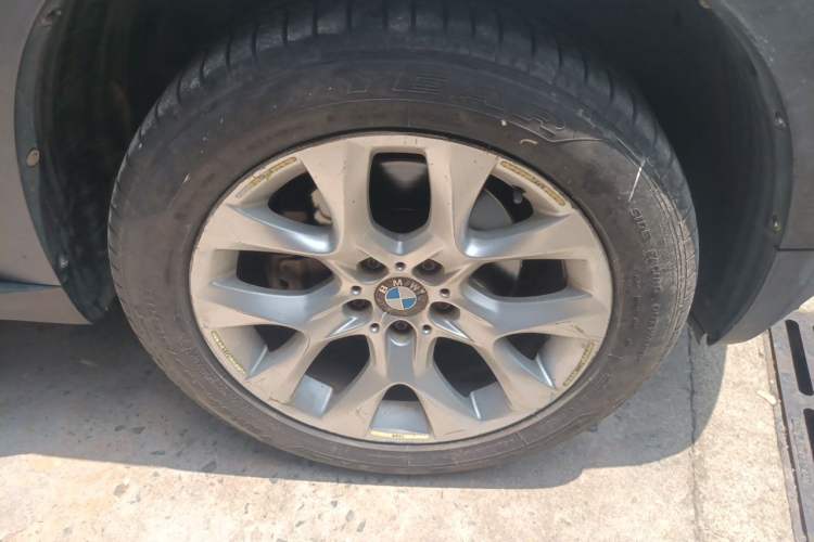Used BMW X5 2011 xDrive35i Leading Model Right Front Wheel Hub