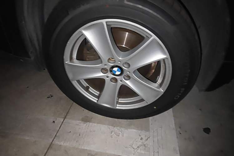 Used BMW X5  Right Front Wheel Hub