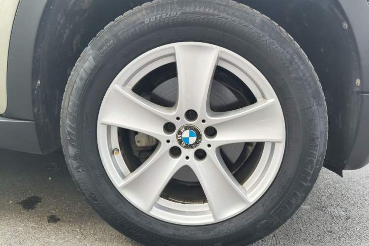 Used BMW X5 2011 xDrive35i Leading Model Right Front Wheel Hub