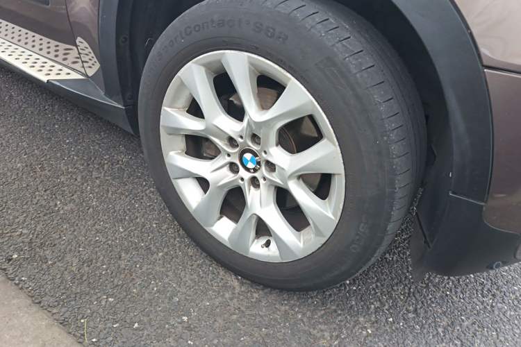 Used BMW X5 2011 xDrive35i Luxury Model Right Front Wheel Hub