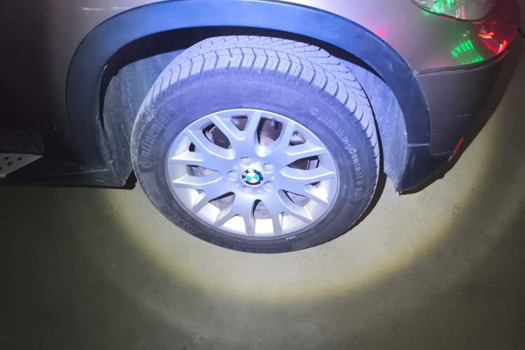 Used BMW X5 2011 xDrive35i Leading Model Right Front Wheel Hub