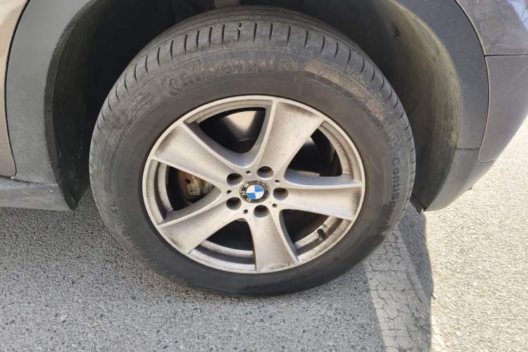 Used BMW X5 2011 xDrive35i Leading Model Right Front Wheel Hub