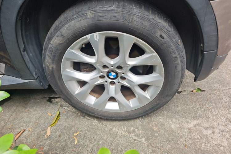 Used BMW X5 2011 xDrive35i Luxury Model Right Front Wheel Hub