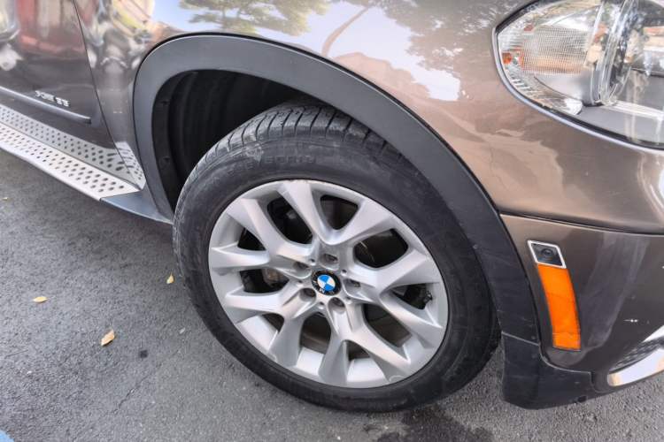 Used BMW X5 2011 xDrive35i U.S. specification Right Front Wheel Hub