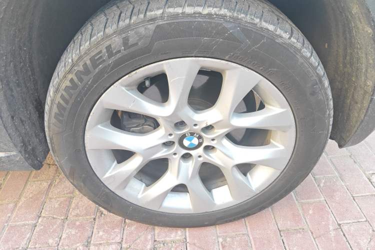 Used BMW X5 2011 xDrive35i Luxury Model Right Front Wheel Hub