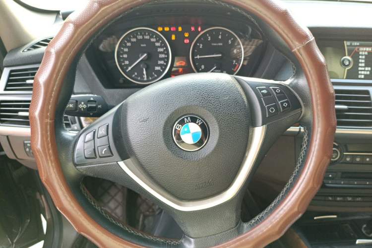 Used BMW X5 2011 xDrive35i Luxury Model Steering Wheel