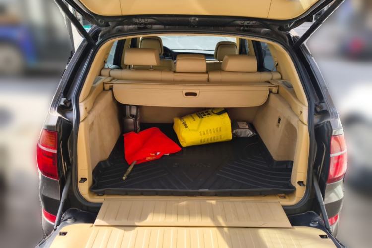 Used BMW X5 2011 xDrive35i Leading Model Trunk