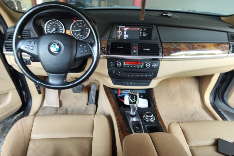 Used BMW X5 2011 xDrive35i Leading Model Center Console
