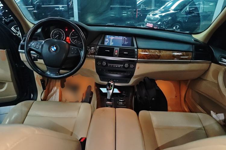 Used BMW X5 2011 xDrive35i Leading Model Center Console