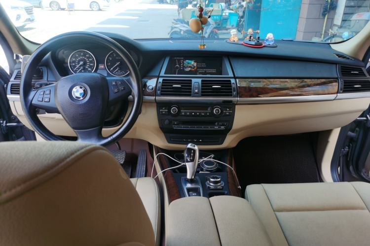Used BMW X5 2011 xDrive35i Leading Model Center Console