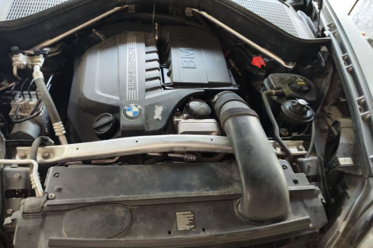 Used BMW X5 2011 xDrive35i Leading Model Engine Bay