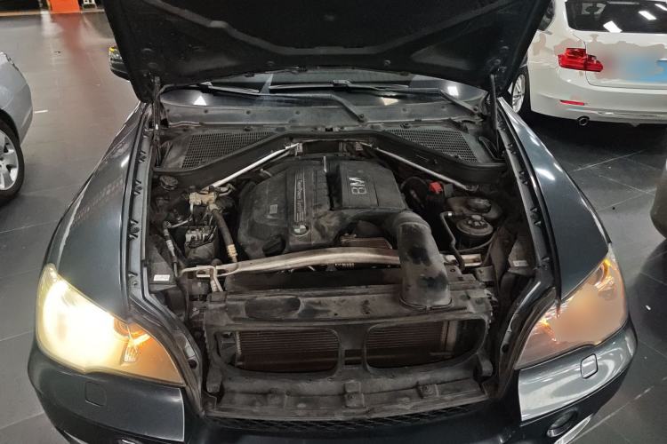 Used BMW X5 2011 xDrive35i Leading Model Engine Bay