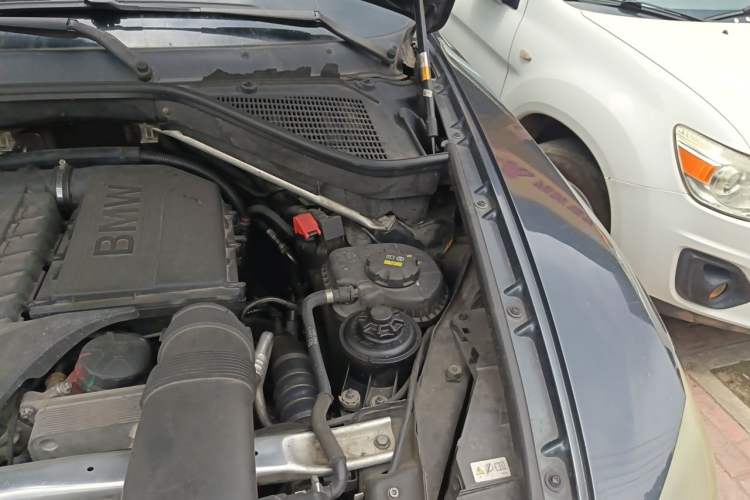 Used BMW X5 2011 xDrive35i Luxury Edition Engine Bay Left