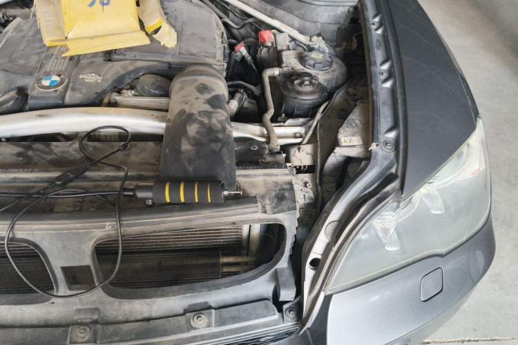 Used BMW X5 2011 xDrive35i Luxury Model Engine Bay Left