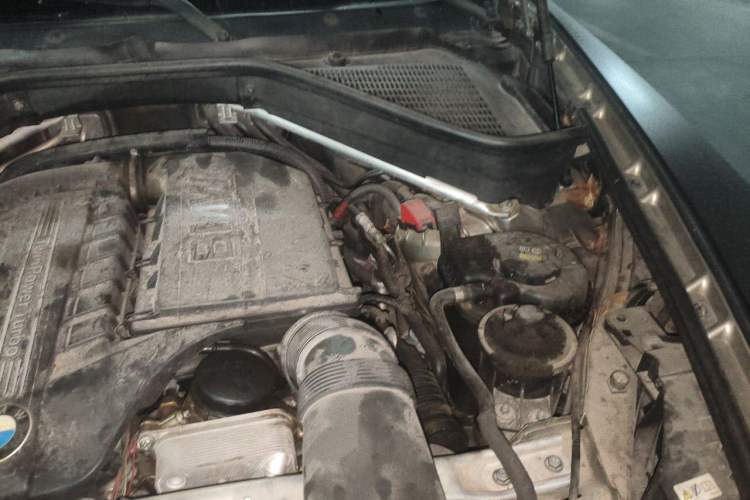 Used BMW X5 2011 xDrive35i Leading Model Engine Bay Left