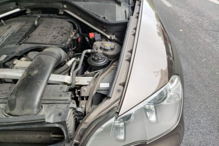 Used BMW X5 2011 xDrive35i Leading Model Engine Bay Left