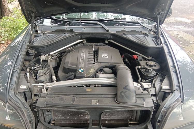 Used BMW X5 2011 xDrive35i Leading Model Engine Bay
