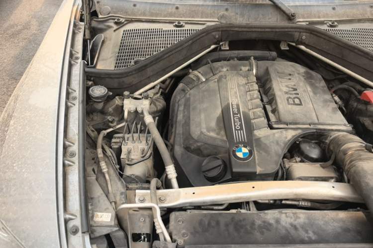 Used BMW X5 2011 xDrive35i Luxury Model Engine Bay Right