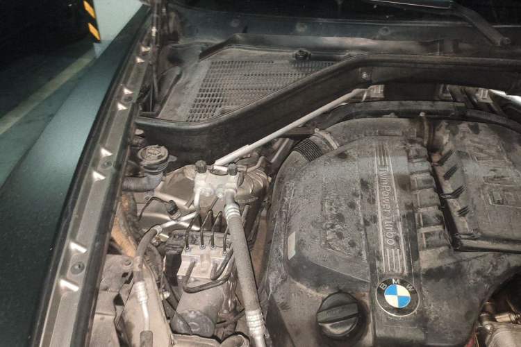 Used BMW X5 2011 xDrive35i Leading Model Engine Bay Right